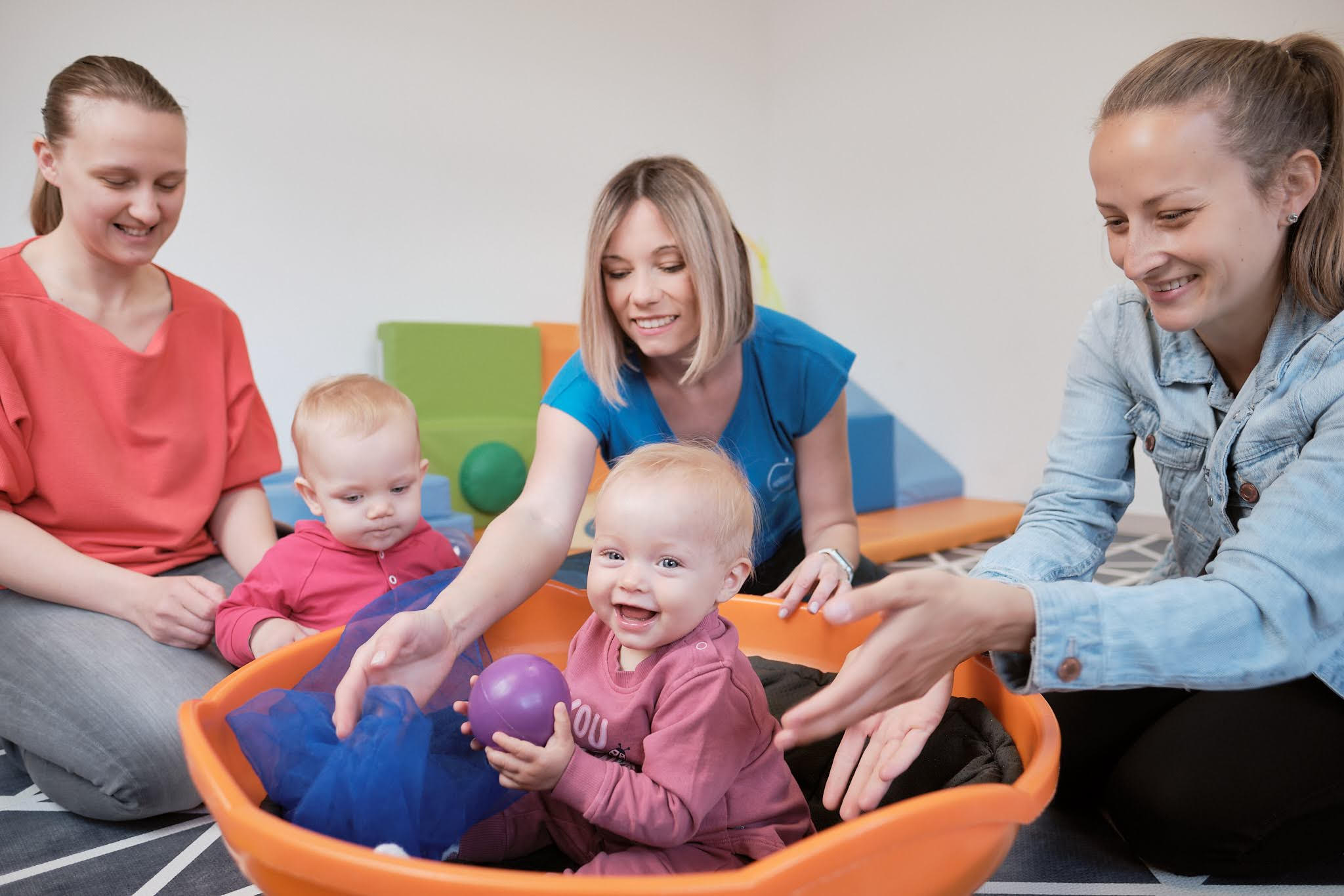 BABYSTEPS program, BABYSTEPS program poticanja ranog razvoja, BABYSTEPS franšiza, vježbe za bebe, radionice za bebe, BABYSTEPS Samobor, BABTSTEPS Zagreb-istok, Hana Vida, Josipa Carek