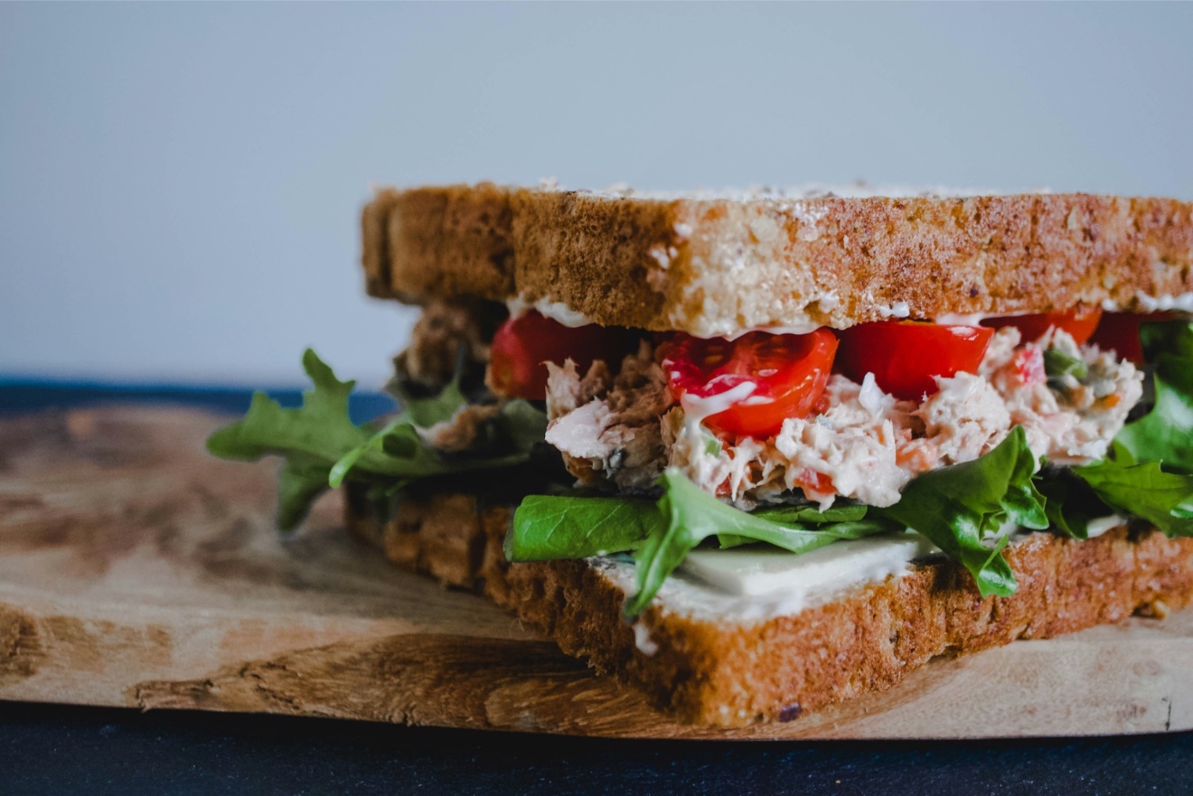 tuna sendvič, tuna melt sendvič, topli tuna sendvič, stanley tucci