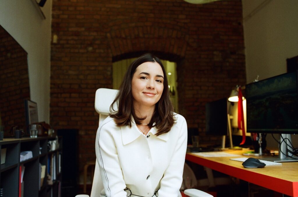 Dora Tomulić, Ulovljeni na izlasku iz ureda, 9Hz, Ninehertz office
