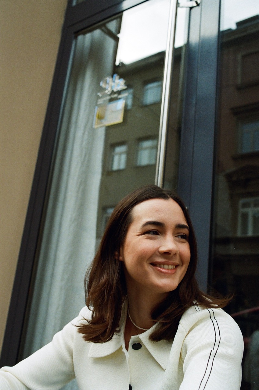 Dora Tomulić, Ulovljeni na izlasku iz ureda, 9Hz, Ninehertz office