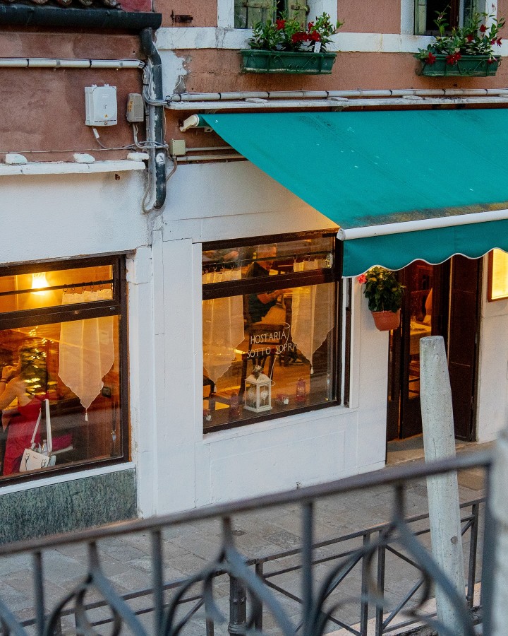 restorani u Veneciji, preporuke, preporuka, savjeti, iskustva, gdje pojesti, ručak, večera, adrese, lokacije, adresa, lokacija, gdje se najbolje jede, jelovnik, cijene jela, pića, aperol spritz, tjestenina, Venecija, cicchetti, Hosteria Osottosopra