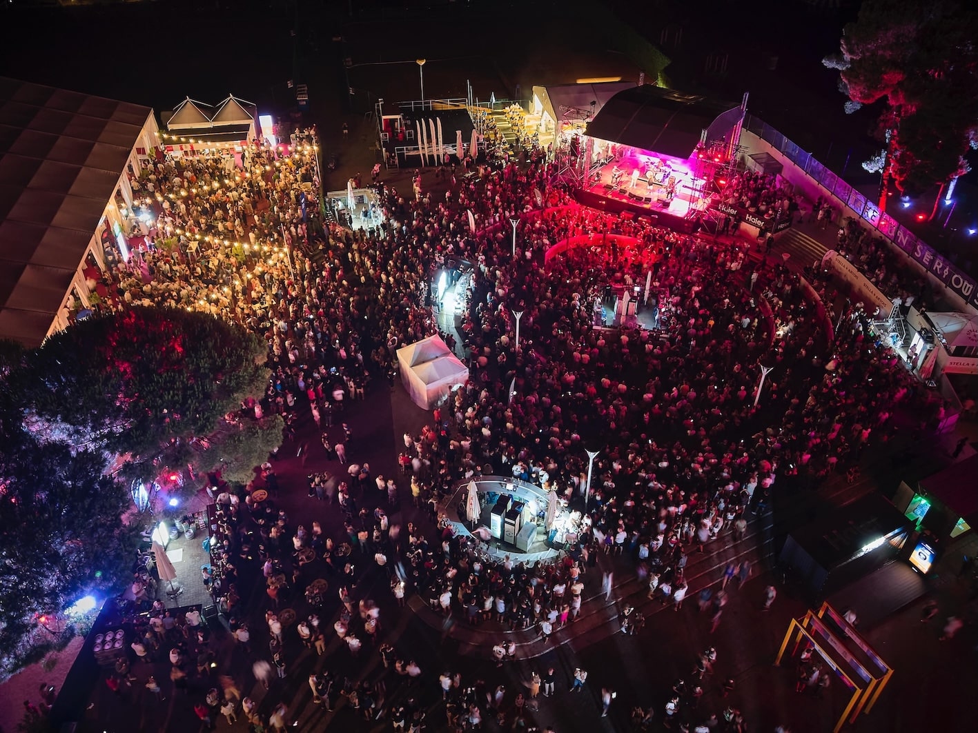 Umag Music Nights 2025., koncerti, Crvena Jabuka