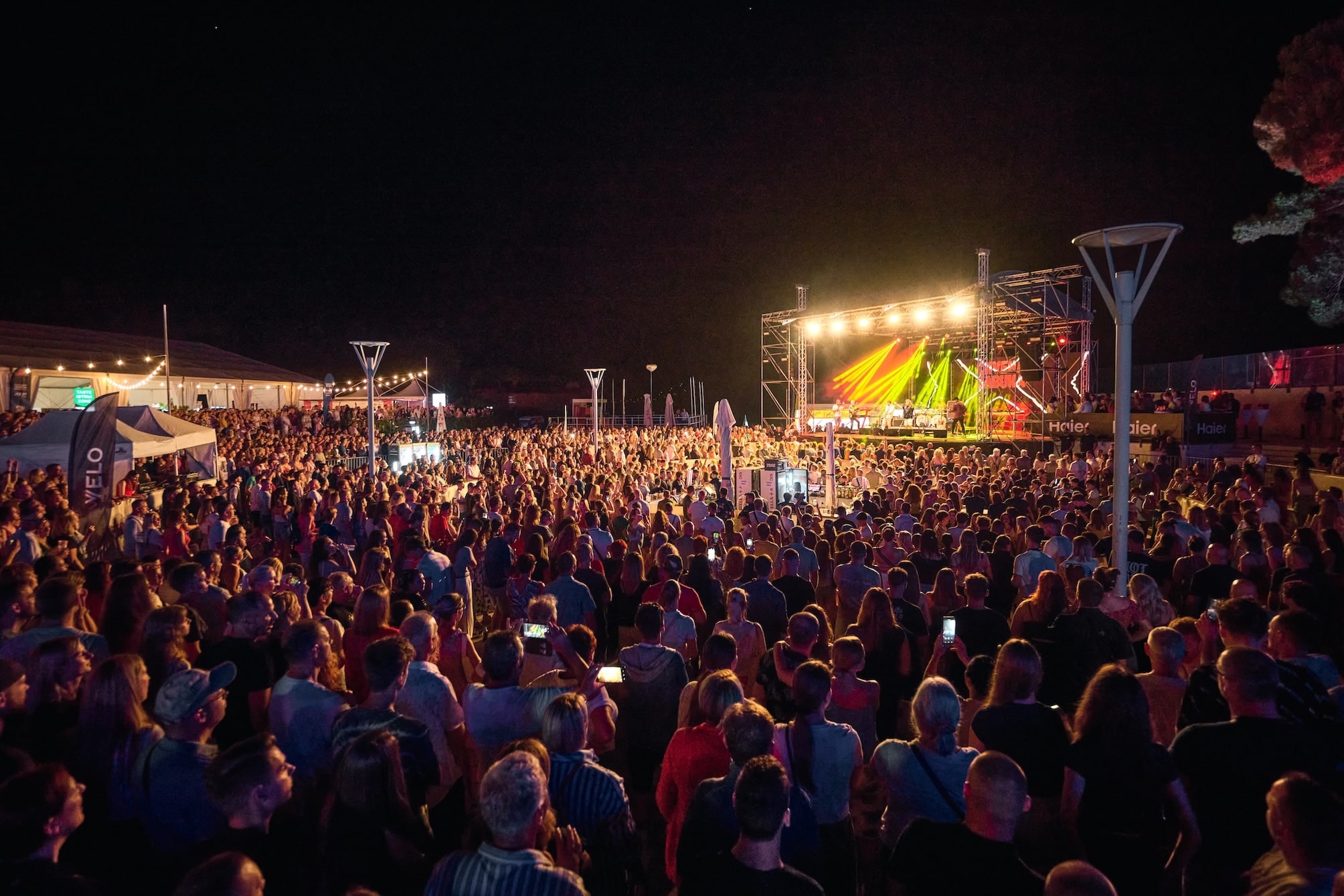 Umag Music Nights 2025., koncerti, Crvena Jabuka