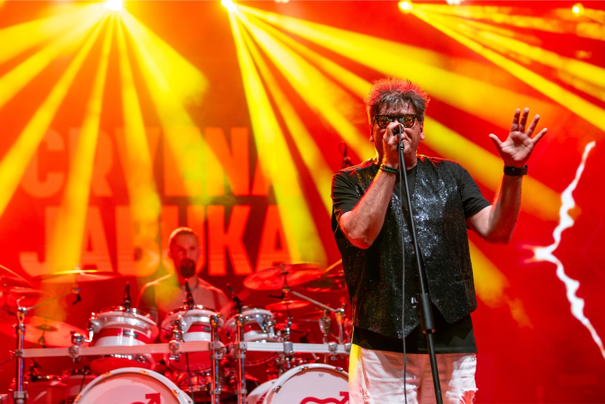 Umag Music Nights 2025., koncerti, Crvena Jabuka
