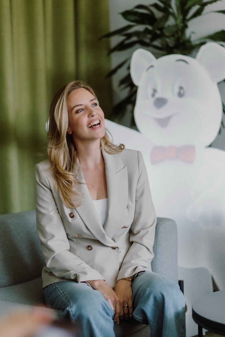 Andrea Previšić, Ulovljen na izlasku iz ureda, Ledo