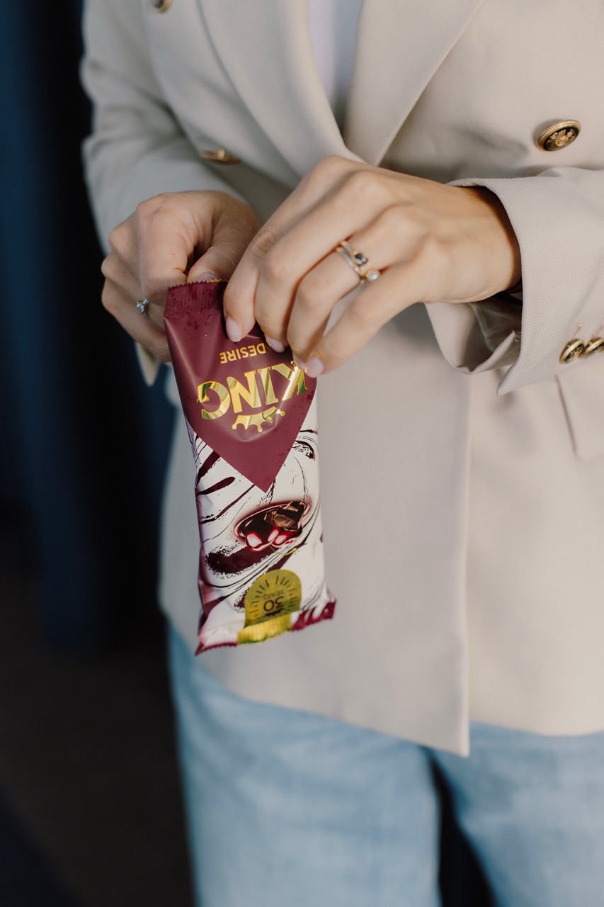 Andrea Previšić, Ulovljen na izlasku iz ureda, Ledo