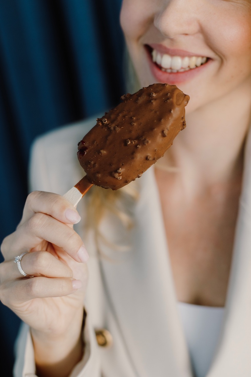 Andrea Previšić, Ulovljen na izlasku iz ureda, Ledo